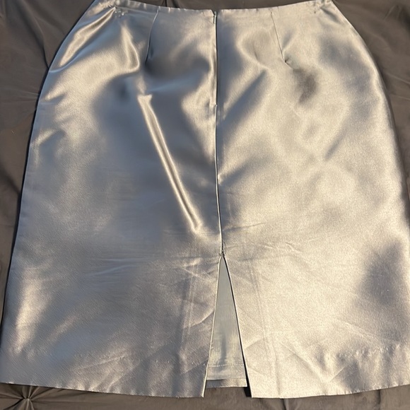 Noviello-Bloom Silk Skirt Suit - Picture 6 of 12